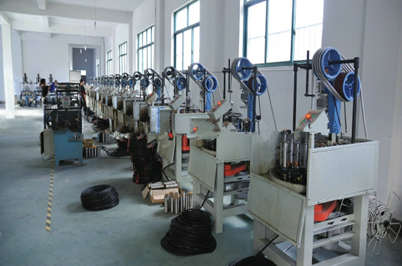 Machine à tresser les tuyaux flexibles